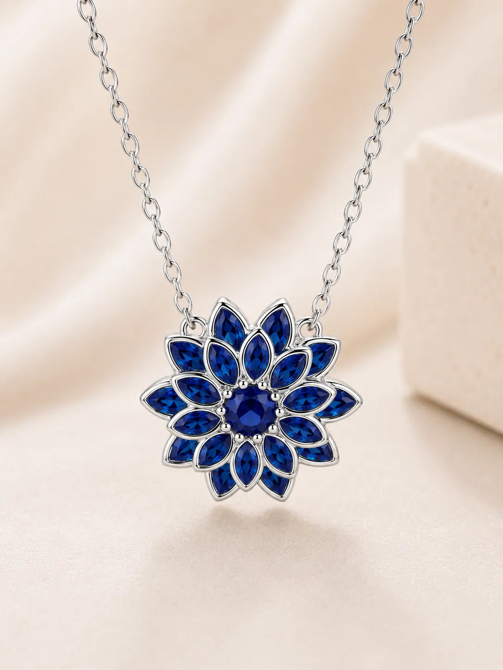Mavi Lotus Zirkon Taşlı 925 Ayar Gümüş Kolye