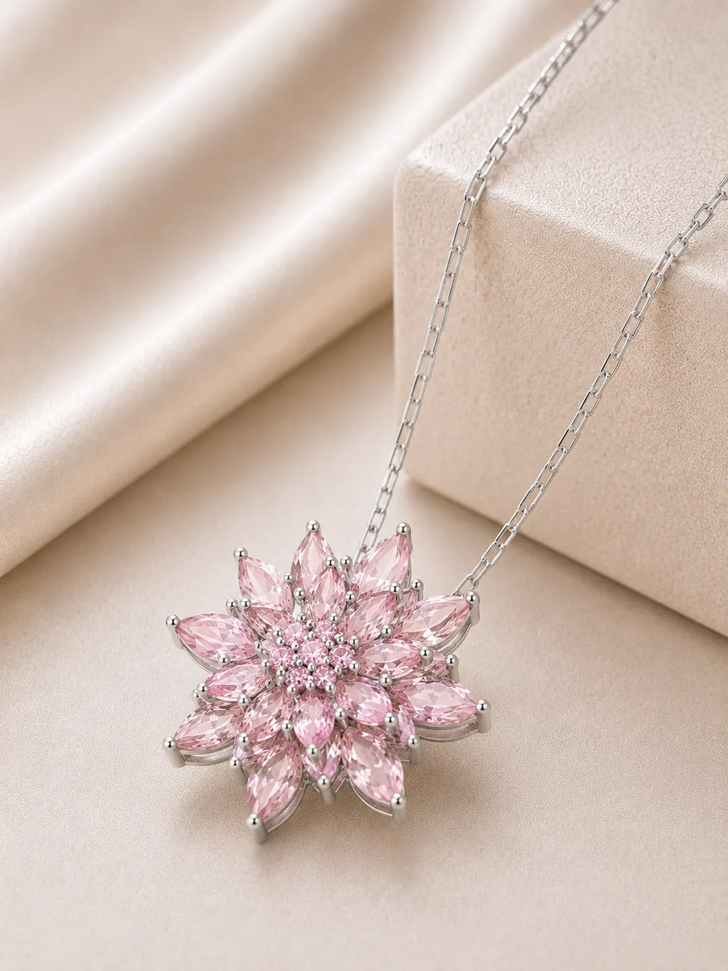 Pembe Lotus Zirkon Taşlı 925 Ayar Gümüş Kolye