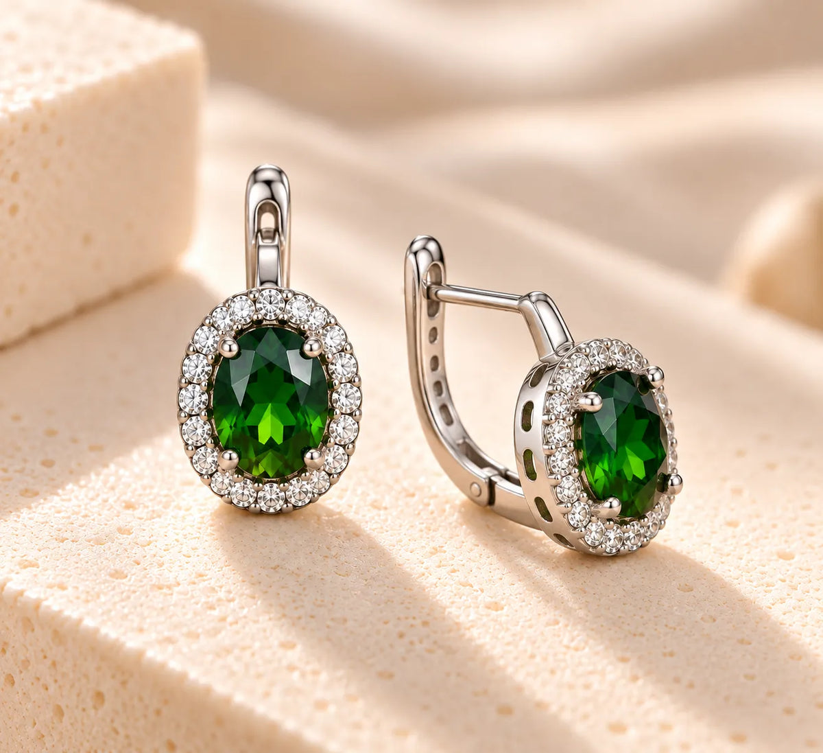 Yeşil Oval Taşlı Halo 925 Ayar Gümüş Küpe